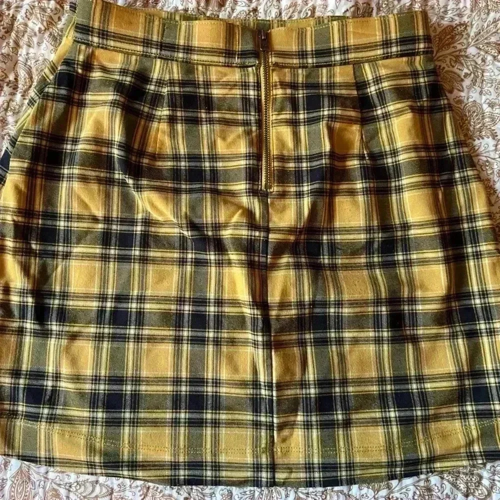 Hollister Women’s Small Y2K Preppy Yellow and Black Plaid Mini Skirt